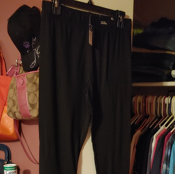 NWT RUE 21 BLACK PANTS WITH ROSE - Picture 2 of 8